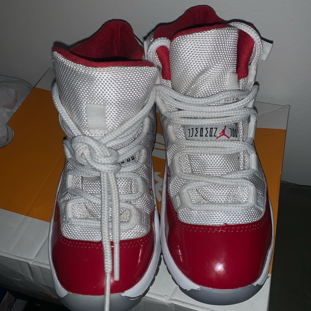 Air Jordan 11 retro “cherry red”